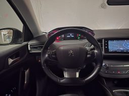 
										Peugeot 308 1,2 e-THP Allure 130 KS, Prvi vl., Servisna, Jamstvo! full									