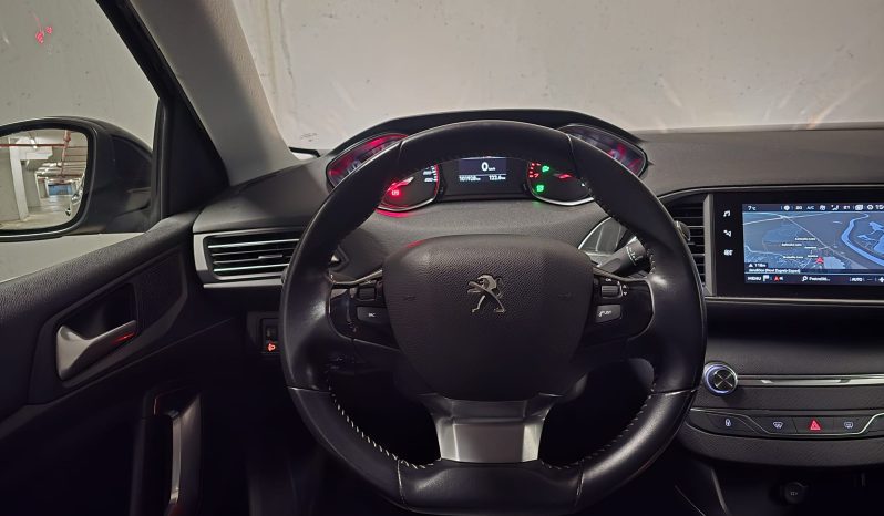 
								Peugeot 308 1,2 e-THP Allure 130 KS, Prvi vl., Servisna, Jamstvo! full									
