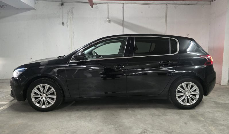 
								Peugeot 308 1,2 e-THP Allure 130 KS, Prvi vl., Servisna, Jamstvo! full									